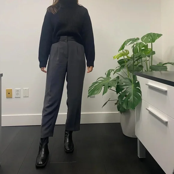 Aritzia Wilfred High‑Rise Crepette Carrot Pant in Dark Grey Size 6 - Picture 10 of 10